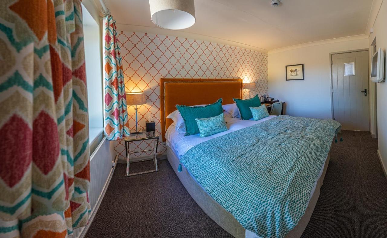 The Hawk Inn Andover Bagian luar foto
