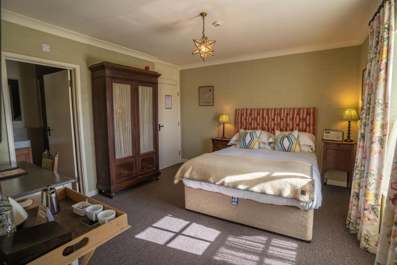 The Hawk Inn Andover Bagian luar foto