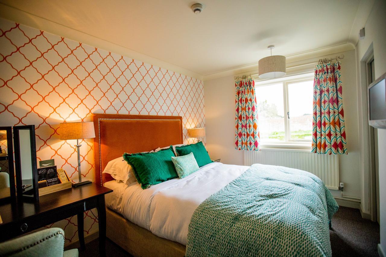 The Hawk Inn Andover Bagian luar foto