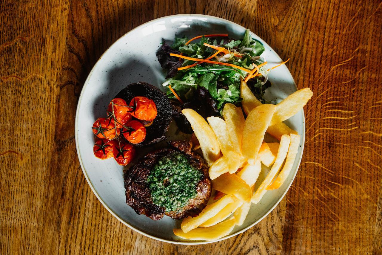 The Hawk Inn Andover Bagian luar foto