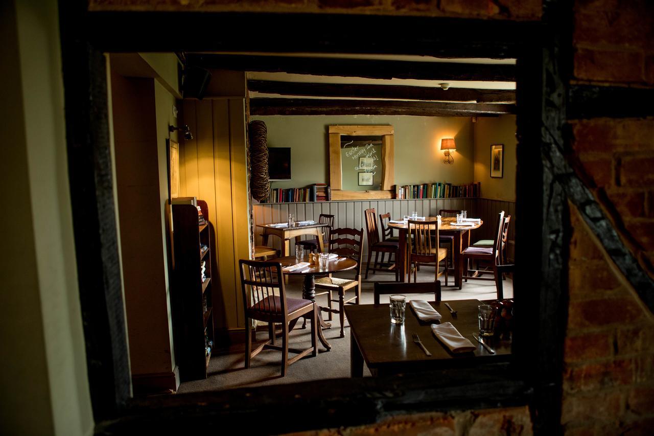 The Hawk Inn Andover Bagian luar foto
