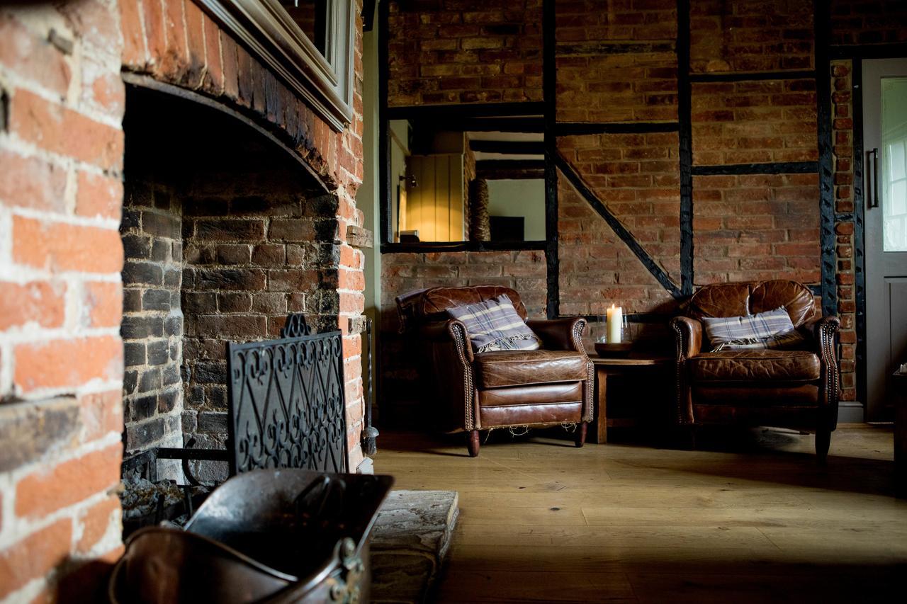 The Hawk Inn Andover Bagian luar foto